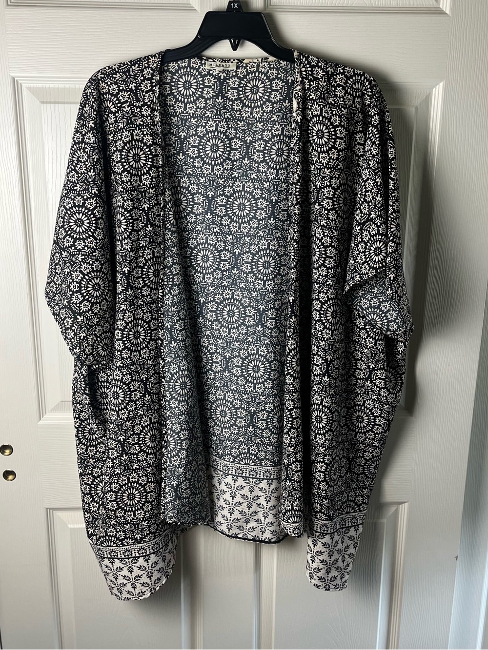 Mileage Black & White Floral Medallion Kimono